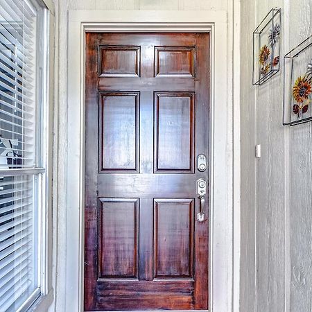 Cheerful 3-Bedroom Home With Indoor Fireplace 休斯敦 外观 照片