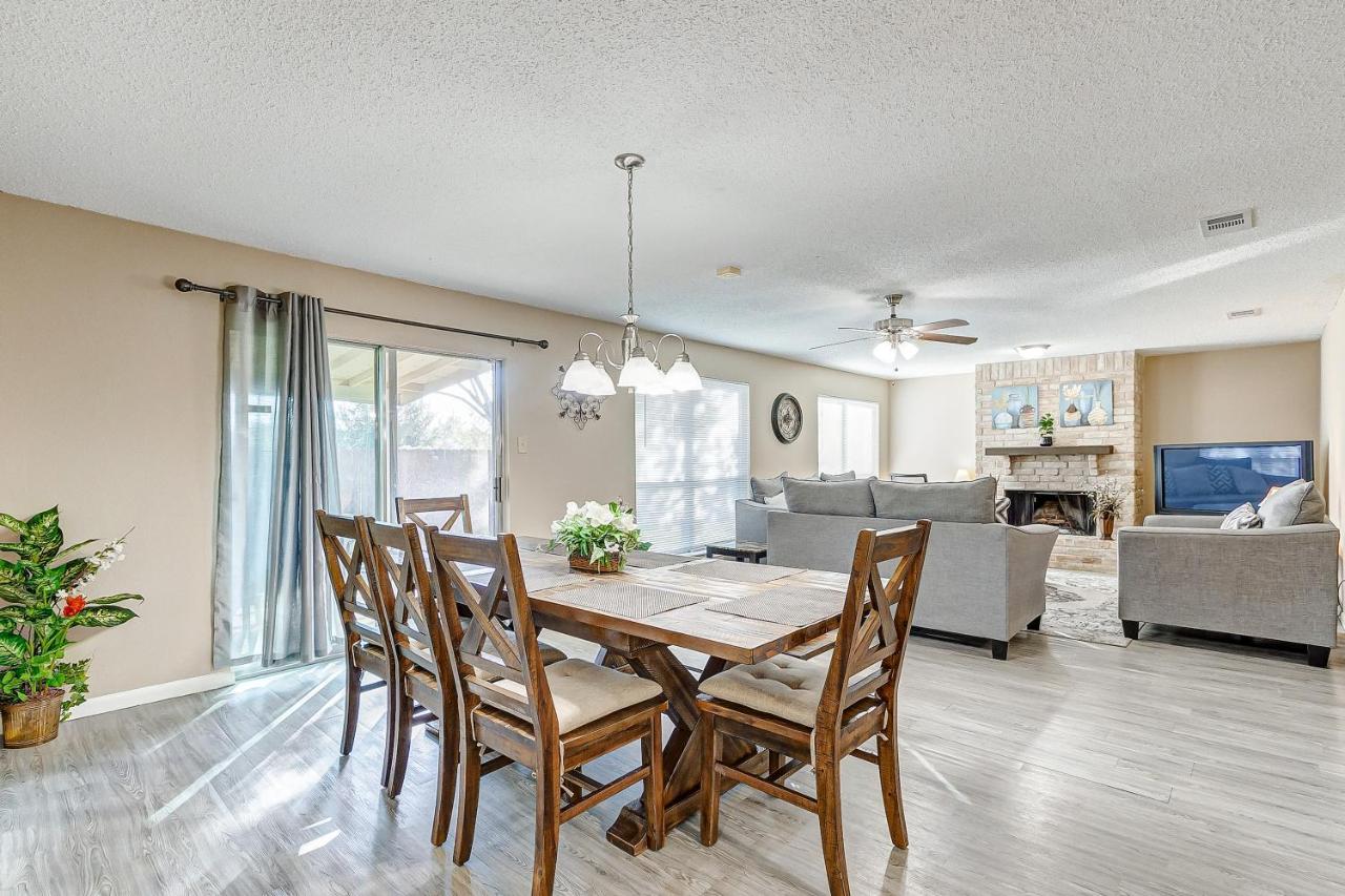 Cheerful 3-Bedroom Home With Indoor Fireplace 休斯敦 外观 照片