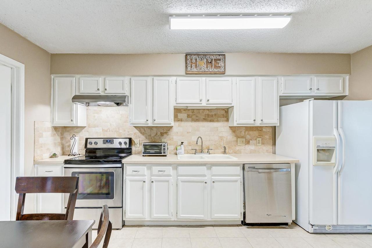 Cheerful 3-Bedroom Home With Indoor Fireplace 休斯敦 外观 照片